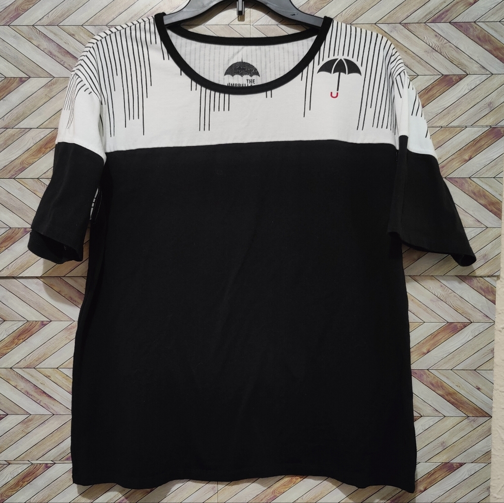 Umbrella Academy Top - L